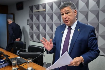 "Há blindagem de nomes próximos ao governo Lula", diz presidente da CPMI do INSS "Há blindagem de nomes próximos ao governo Lula", diz presidente da CPMI do INSS