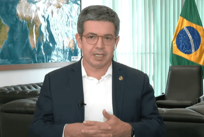 Imagem da noticia Alcolumbre não pautará impeachment de Moraes, diz Randolfe