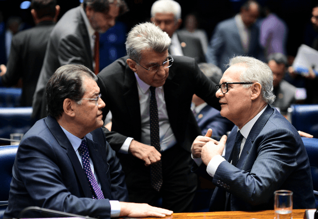 Imagem da noticia PF indicia Eduardo Braga, Renan Calheiros e Romero Jucá por favorecimento a farmacêutica