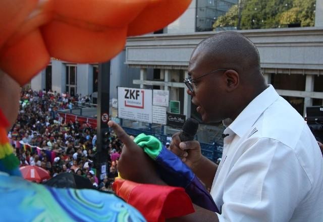 Imagem da noticia Silvio Almeida discursa em trio elétrico na Parada do Orgulho LGBT+