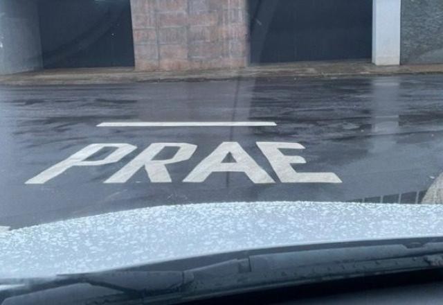 Imagem da noticia "PRAE" em vez de "PARE": sinalização em SC foi feita com erro de português