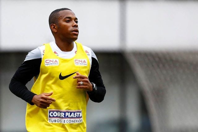 Imagem da noticia STJ julga na quarta pedido para que Robinho cumpra no Brasil pena por estupro