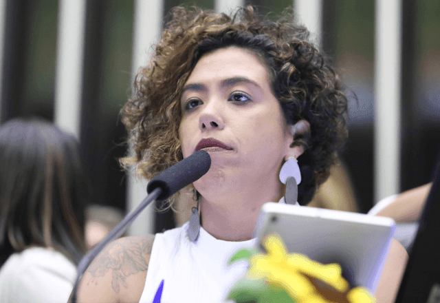 Deputada Talíria Petrone diz que Justiça para Marielle é para "fechar uma fratura na democracia"