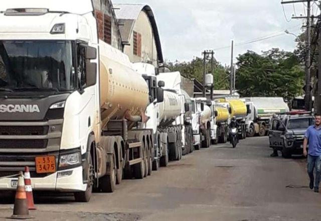 Imagem da noticia Sindicato recomenda que motoristas mineiros não corram aos postos de gasolina