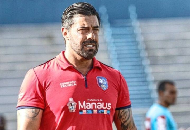 Imagem da noticia Justiça solta técnico preso por suspeita de injúria racial após jogo