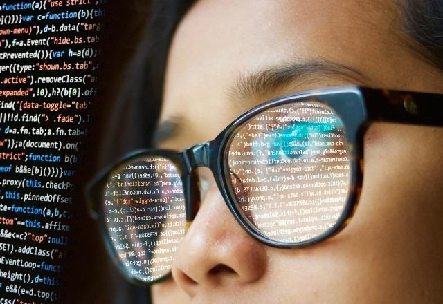 Imagem da noticia Pesquisa revela que 60% dos brasileiros têm medo de perder emprego para a inteligência artifical