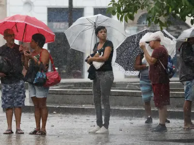 Inmet alerta para chuva extrema e ventos de 100 km/h em quatro estados Inmet alerta para chuva extrema e ventos de 100 km/h em quatro estados