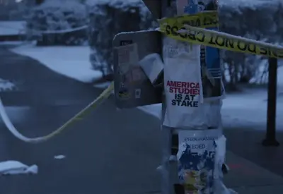 Polícia detém suspeito de tiroteio na Universidade Brown que deixou dois mortos e 20 feridos Polícia detém suspeito de tiroteio na Universidade Brown que deixou dois mortos e 20 feridos