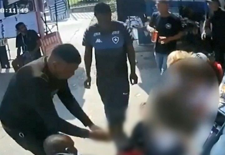 Imagem da noticia RJ: Flamenguista é cercado e agredido antes de clássico