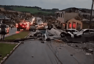 Tornado deixa 4 mortos e centenas de feridos no Paraná Tornado deixa 4 mortos e centenas de feridos no Paraná