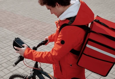 Projeto que regulamenta trabalho por apps inclui remuneração mínima de R$ 14,74 por hora Projeto que regulamenta trabalho por apps inclui remuneração mínima de R$ 14,74 por hora