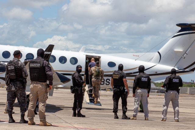 Imagem da noticia Milicianos da Bahia presos pela PF são transferidos para presídio federal