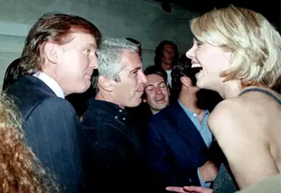 Trump, Clinton e outros poderosos aparecem em novas fotos do acervo de Epstein Trump, Clinton e outros poderosos aparecem em novas fotos do acervo de Epstein