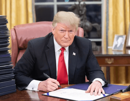 Imagem da noticia "Tarifaço" de Trump: Brasil deve ser impactado por nova taxa dos EUA sobre aço e alumínio