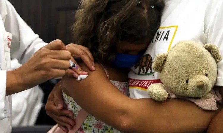 Imagem da noticia Morte por coqueluche: Ministra da Saúde pede para que crianças e gestantes se vacinem; entenda