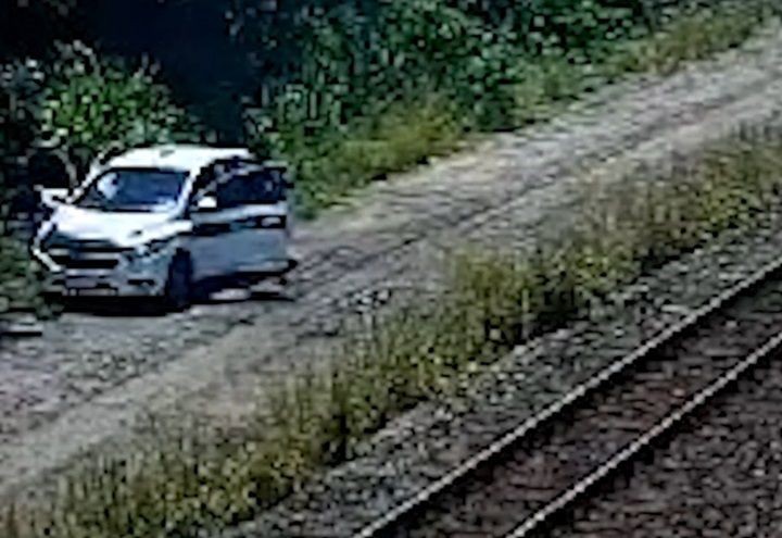 Imagem da noticia Criminosos que deixaram taxista morrer em carro são identificados