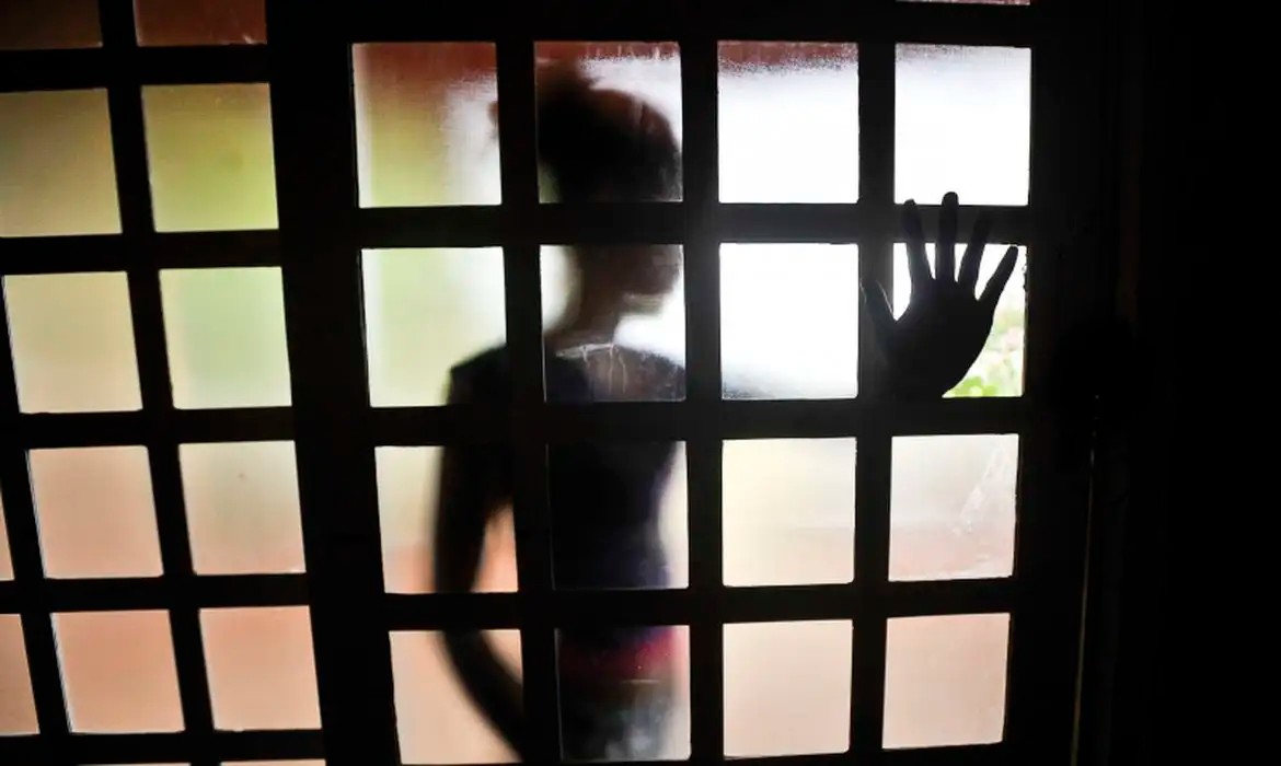 Imagem da noticia Brasil registrou 1 estupro a cada 6 minutos em 2023; mais de 60% das vítimas são meninas de até 13 anos