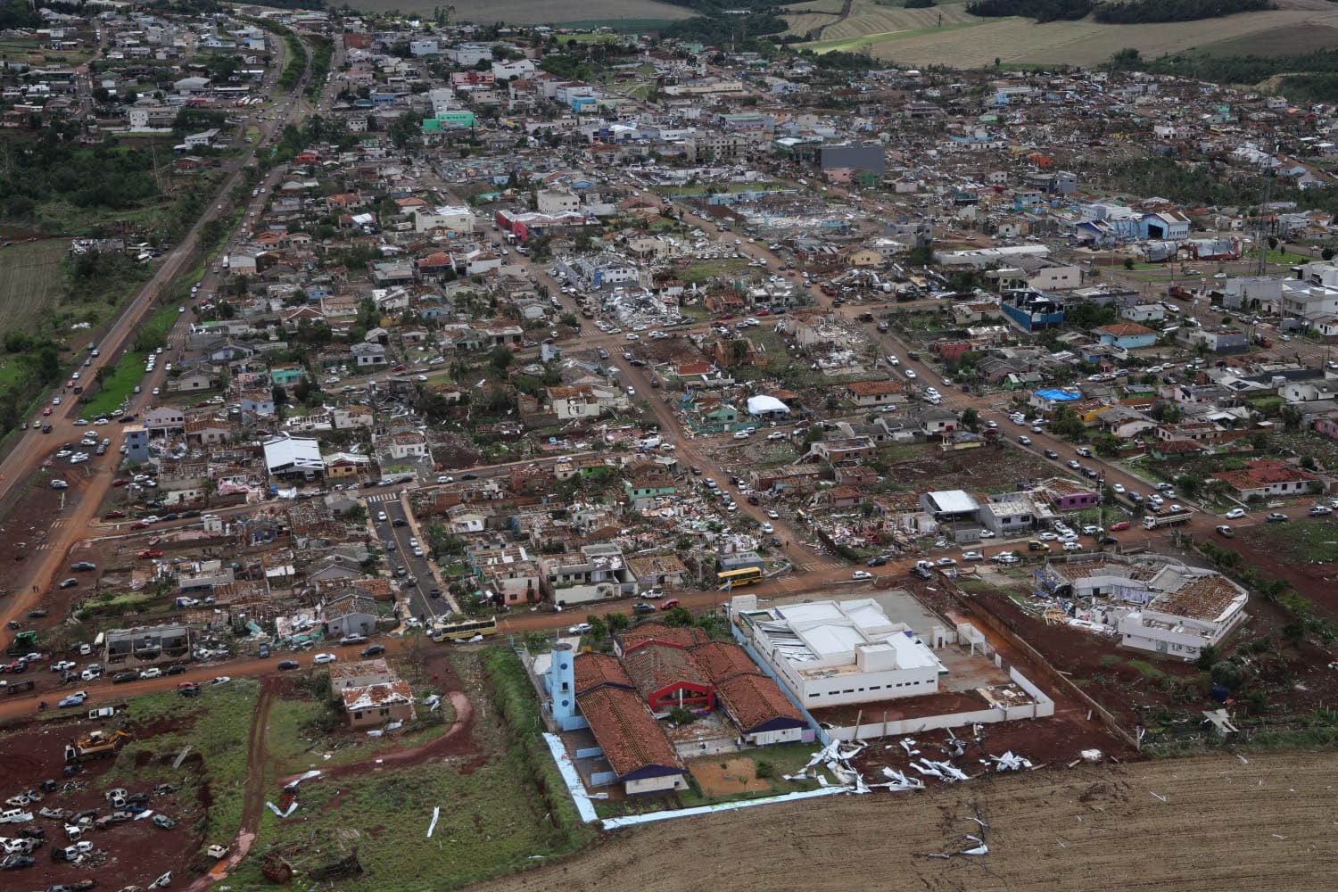 Imagem da noticia Enem é suspenso em cidade atingida por tornado no Paraná