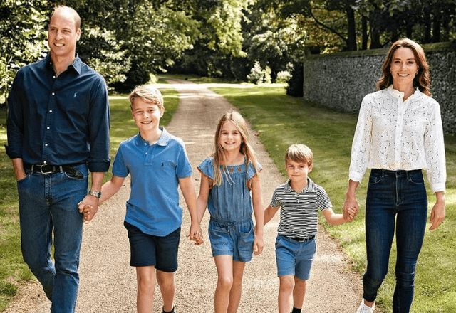 Príncipe William com os filhos, George, Charlotte e Louis, e Kate Middleton, Princesa de Gales - Foto: Reprodução/Redes sociais