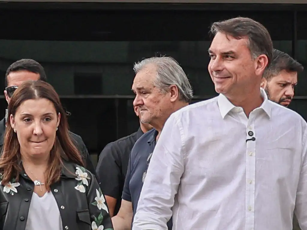 Saiba como funcionaria o congelamento de dívidas de Flávio Saiba como funcionaria o congelamento de dívidas de Flávio