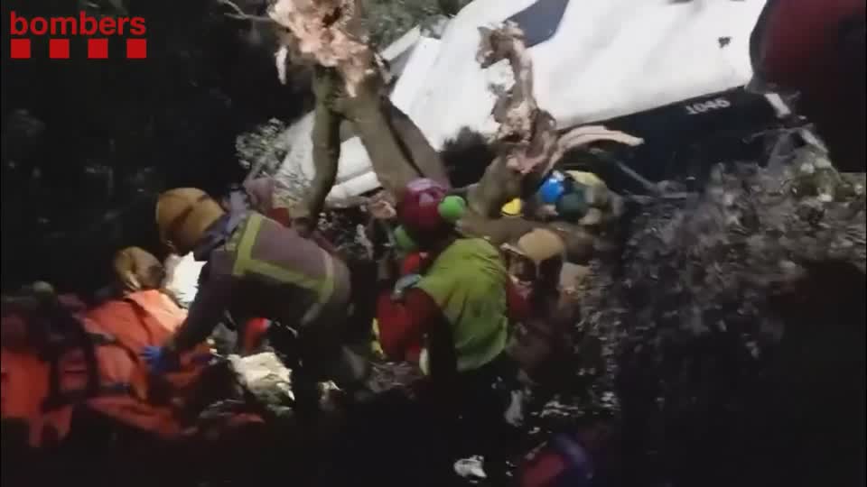 Acidente de ônibus deixa 80 feridos em Barcelona