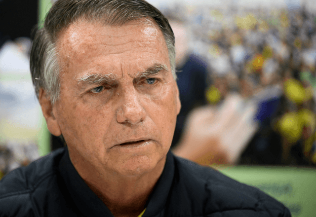 Moraes autoriza retomada de visitas de Flávio a Bolsonaro