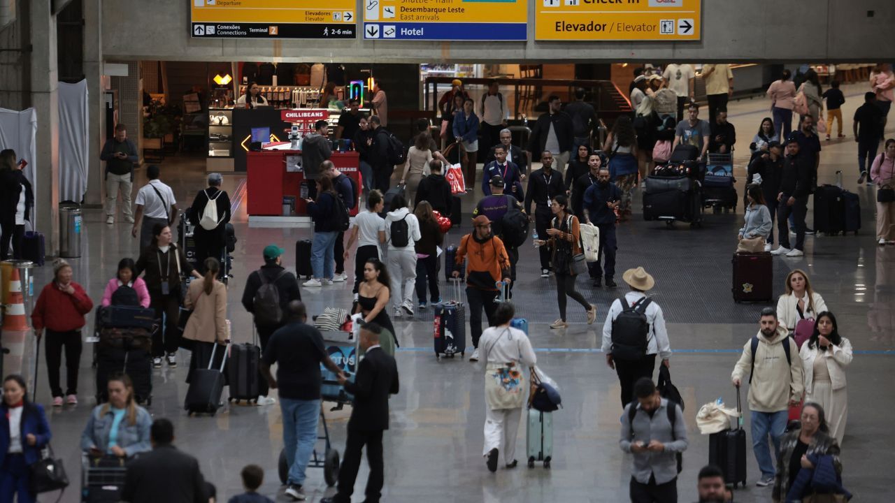 aeroportos devem receber 2 milhões no feriado — Finados