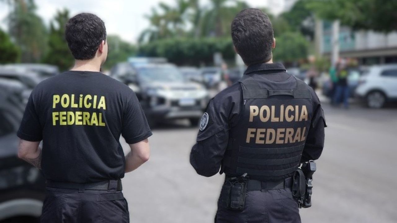 Agentes da PF em operação contra possíveis crimes eleitorais | Divulgação/Polícia Federal