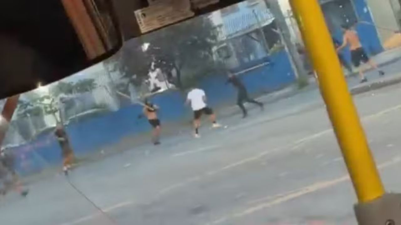 Atualização: Briga entre torcidas de Vasco e Flamengo deixa baleado no RJ