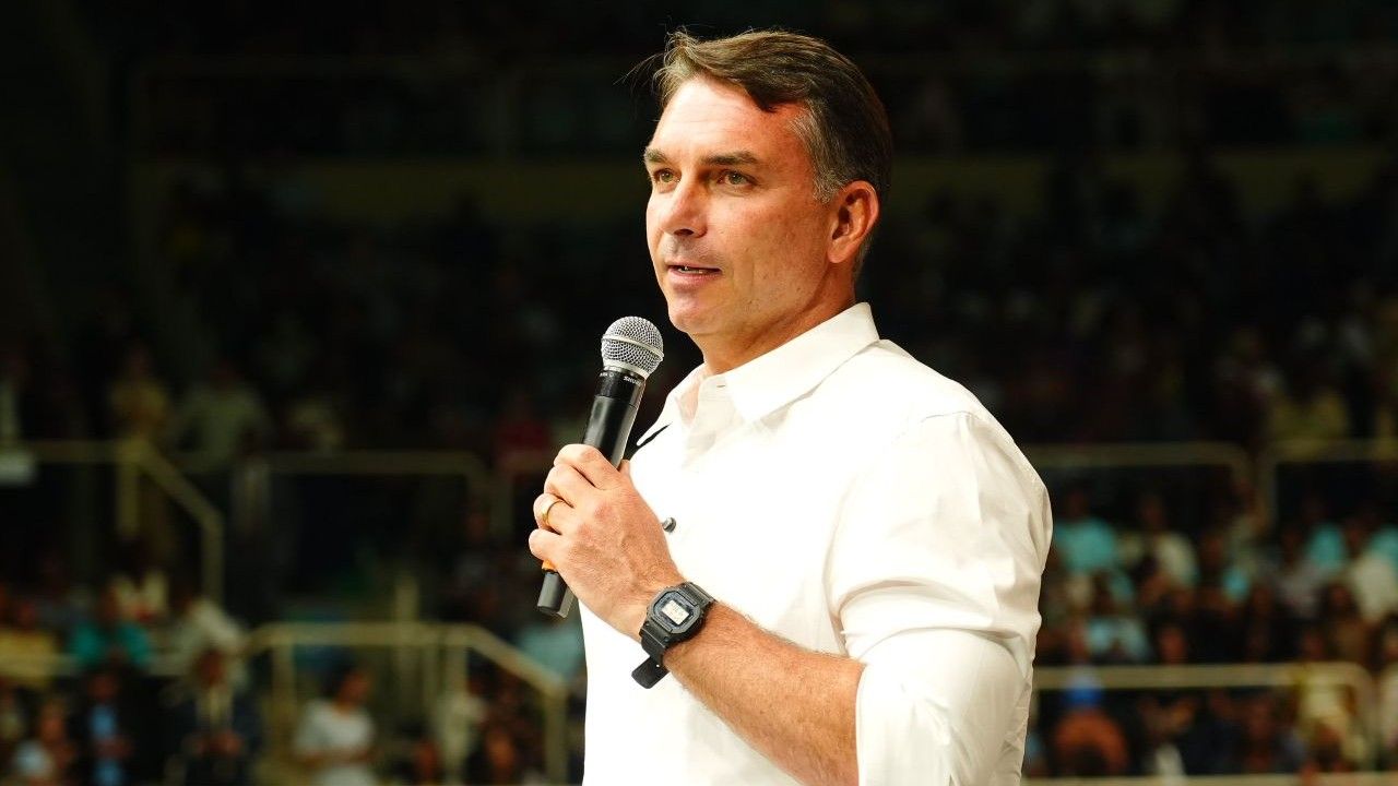 Flávio vai ao TSE contra "Exército de Lula" e pressiona Meta Flávio vai ao TSE contra "Exército de Lula" e pressiona Meta