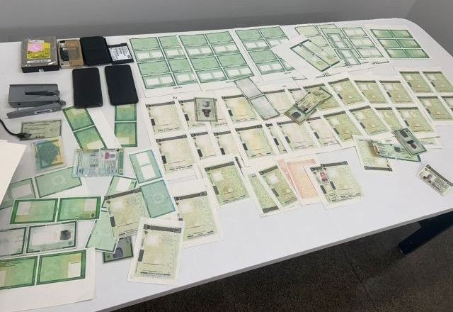 Caso teve início após prisão de um motorista que apresentou uma Carteira Nacional de Habilitação (CNH) falsa durante uma blitz | Divulgação/PCDF