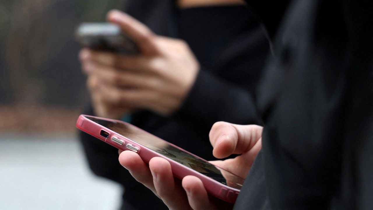 Anatel exigirá biometria facial para manter celular ativo