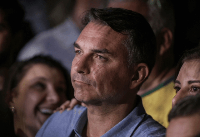 Em destaque: Oposição argentina cobra explicações sobre Flávio Bolsonaro