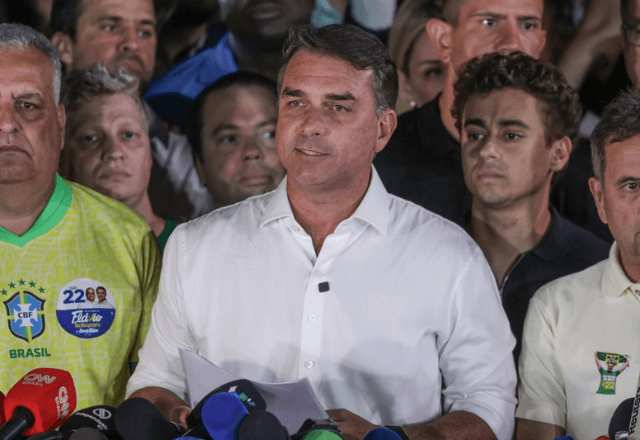 Deputados argentinos cobram Milei por fuga de Flávio