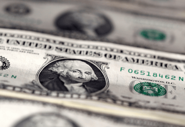 Dólar dispara mais de 12% após reeleição de Lula Dólar dispara mais de 12% após reeleição de Lula