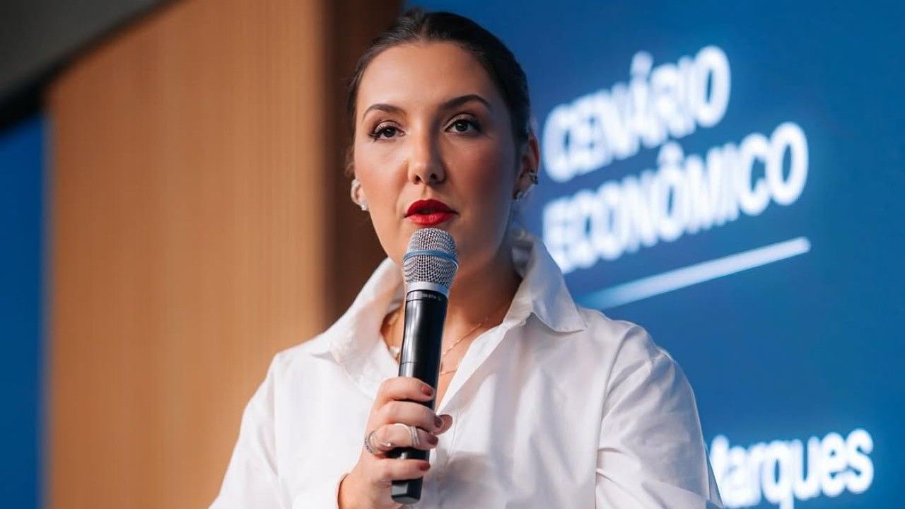 Falas atabalhoadas de Daniella irritam campanha de Flávio Falas atabalhoadas de Daniella irritam campanha de Flávio