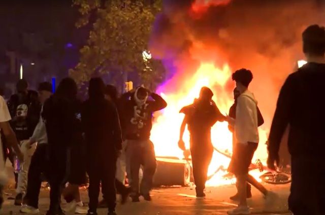 Protesto em Barcelona termina com prisões e lojas saqueadas Protesto em Barcelona termina com prisões e lojas saqueadas
