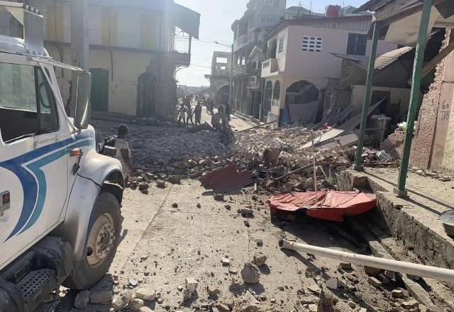 Destruição causada por terremoto no Haiti