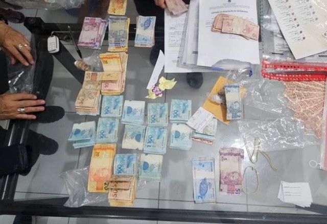 Dinheiro encontrado por agentes da PF em diligência da operação Fake Road | Divulgação/PF