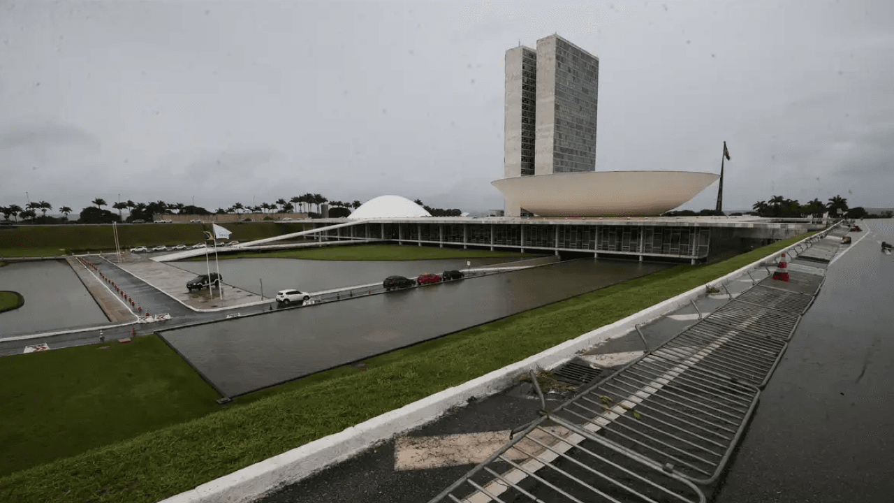 Arrecadação bate recorde e soma R$ 2,35 tri no ano Arrecadação bate recorde e soma R$ 2,35 tri no ano