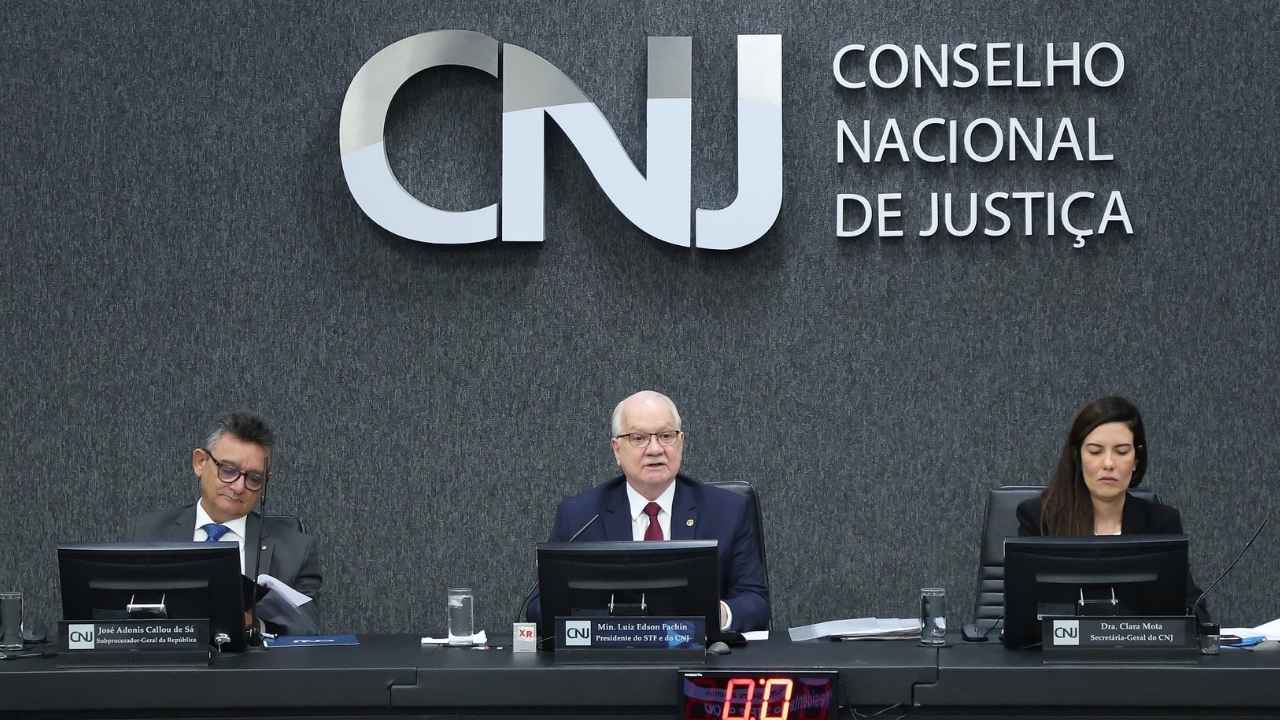 Fachin faz balanço de gestão no CNJ em meio à crise no STF