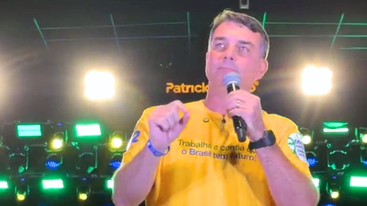 Plano de governo de Flávio promete reduzir custo de vida Plano de governo de Flávio promete reduzir custo de vida
