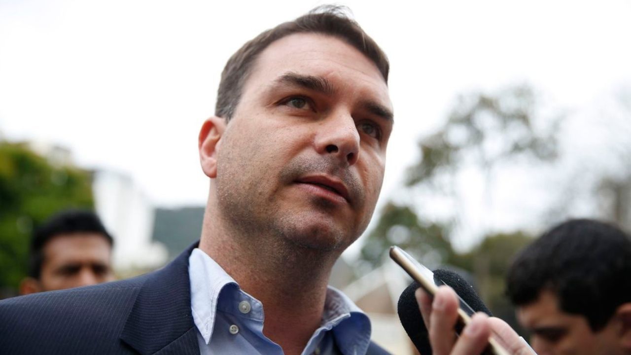 Disputa recorde pela reeleição explica isolamento de Flávio