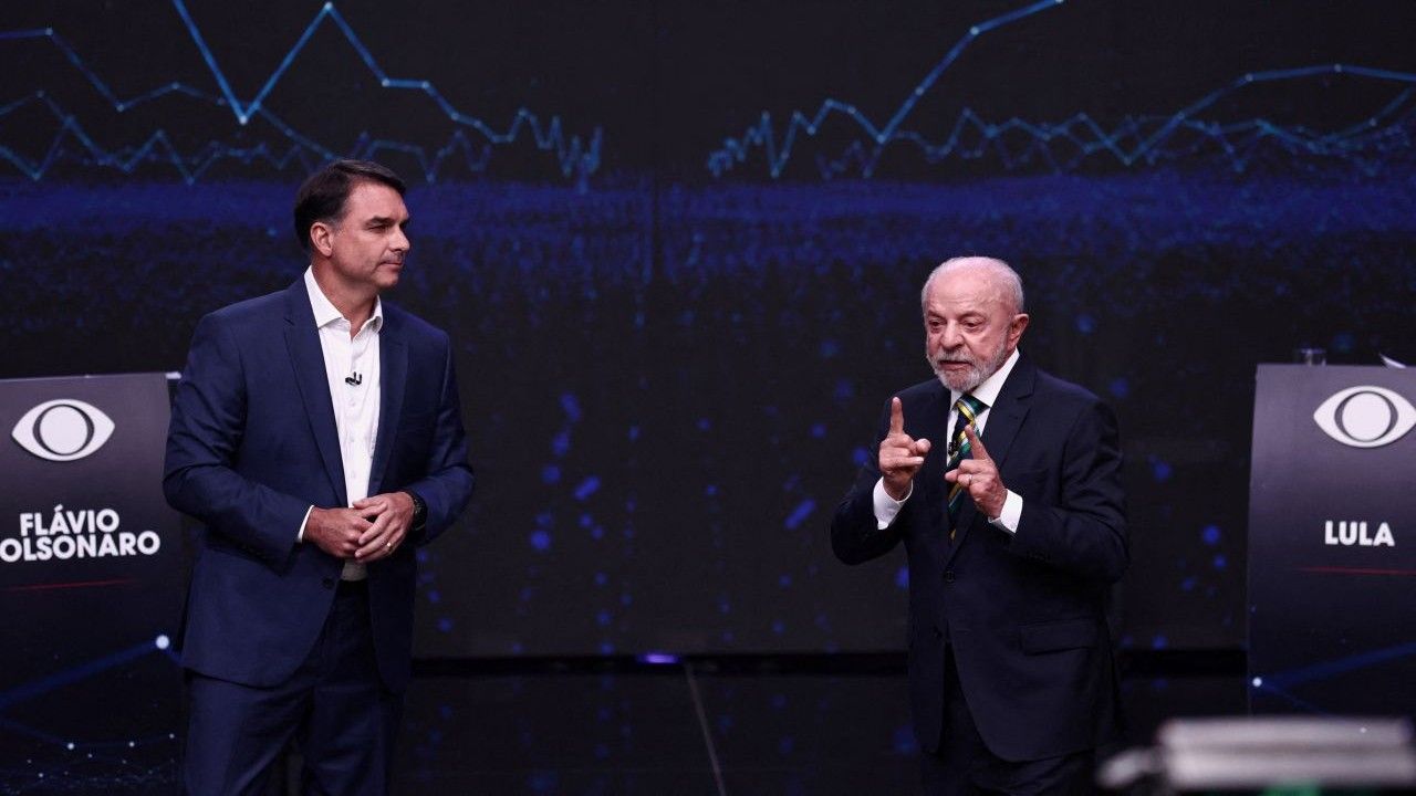Flávio pede inelegibilidade de Lula por disparo de mensagens