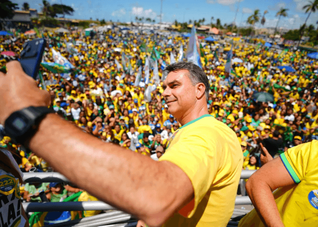 Flávio recebeu Rolex de diretor de empresa punida por fraude Flávio recebeu Rolex de diretor de empresa punida por fraude