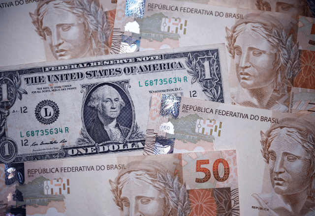 Dólar à vista fecha em baixa de 0,04%, a R$5,3466 Dólar à vista fecha em baixa de 0,04%, a R$5,3466
