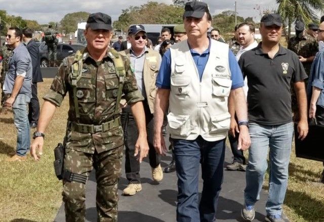 General Mario Fernandes e ex-presidente Jair Bolsonaro, em foto de 2019 | Reprodução/Isac Nóbrega/PR