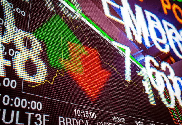 Ibovespa volta aos 186 mil pontos e dólar cai para menor valor em mais de 2 anos | Germano Lüders/Exame