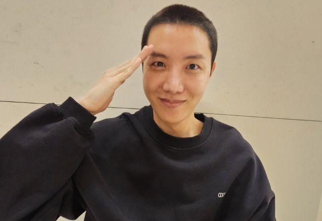 J-Hope em uma selfie de cabelo raspado
