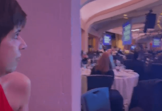 Patrícia Vasconcellos, correspondente do SBT, em jantar onde estava Trump, interrompido por tiros | Reprodução 